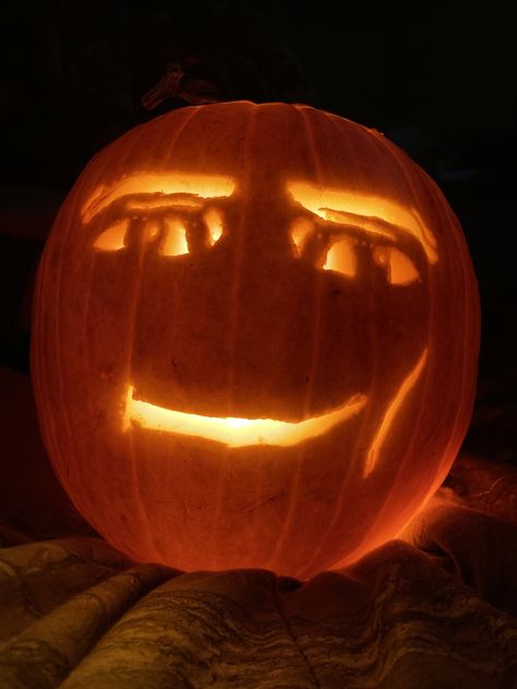 2 Pumpkin Carving Ideas, Sigma Pumpkin, Basic Pumpkin Carving, Pumpkin Pfp, Pumpkin Inspo, Silly Halloween, Funny Pumpkin Carvings, Cute Pumpkin Carving, Pumkin Carving