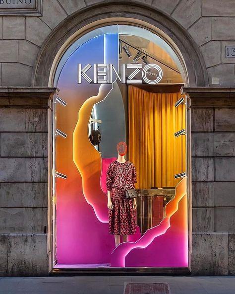 Mannequin Mall USA (@mannequin_mall) • Instagram-foto's en -video's Kenzo Window Display, Beauty Window Display, Colourful Window Display, Show Window Design, Window Shop Design, Show Window Display, Display Window Design, Retail Window Display Ideas, Window Branding