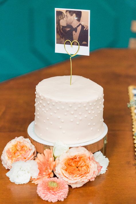 Peach Gold Wedding, Diy Wedding Cake Topper, Bridal Cake Topper, Wedding Cake With Flowers, Alternative Wedding Cakes, Polaroid Wedding, Cake With Flowers, Diy Wedding Cake, Wedding Favors And Gifts