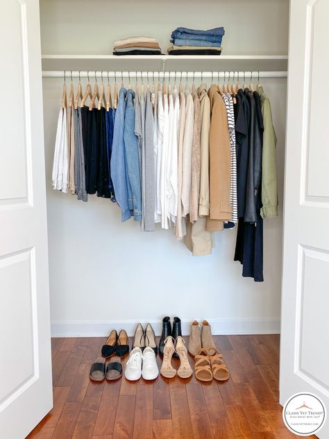 How to Declutter Your Clothes Closet: The "Pull & Bag" Method - Classy Yet Trendy Neutral Capsule Wardrobe, Classy Yet Trendy, Core Wardrobe, Outfits Dressy, Dressy Casual Outfits, How To Declutter, Fashion Capsule Wardrobe, Minimalist Capsule Wardrobe, Awesome Outfits