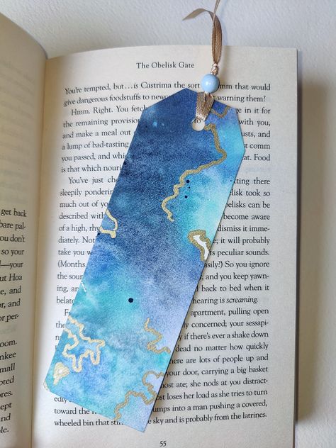 Original hand-painted watercolor bookmarks done in an abstract style. Limited edition of 18 blue/turquise bookmarks with golden drawing details.  Choose 2 bookmarks and get 1 free! DETAILS: All of my bookmarks are painted on 100% cotton watercolor paper (300 gsm) with professional quality watercolor paints that don't fade over time. Each one is an original & unique piece of artwork, designed and hand-painted by me. Please note that the colors displayed may vary from monitor to monitor. Some have Hand Painted Bookmarks, Abstract Bookmarks, Watercolor Bookmarks Ideas, Golden Drawing, Bookmarks Christmas, Painting Bookmarks, Blue Bookmark, Bookmarks Watercolor, Painted Bookmarks