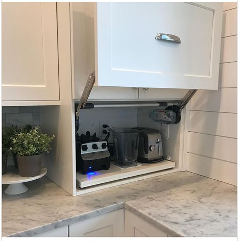 Appliance garage Judge Aesthetic, Kitchen Appliance Garage, Chic Kitchen Decor, Appliance Garage, Garage Style, Countertop Appliances, Appliances Storage, Garage Cabinets, Garage Gym