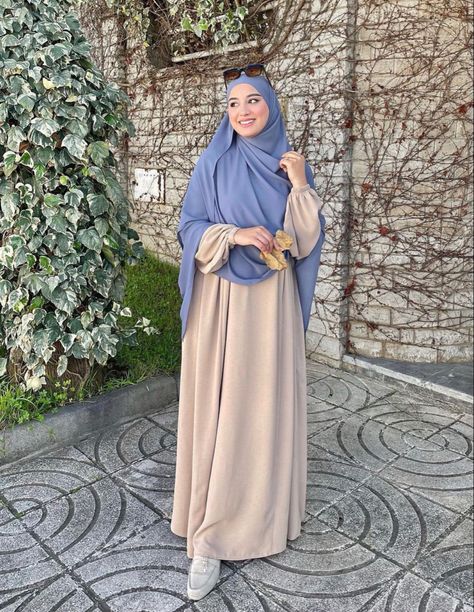 Khimar Style, Hijab Trend, Islamic Modest Fashion, Modest Outfits Muslim, Estilo Hijab, Abaya Design, Mode Hijabi, Stile Hijab, Simple Style Outfits