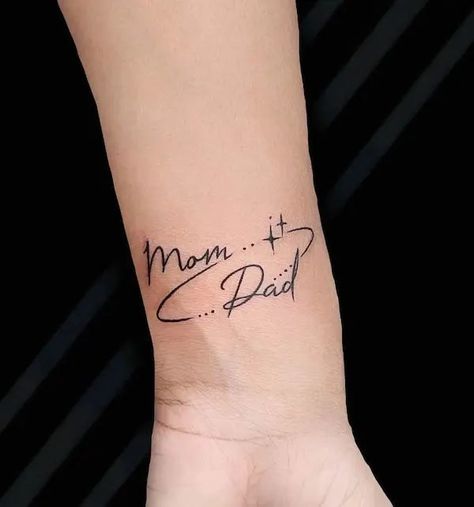 Mom Related Tattoos, Royal Tattoos For Women, Mumma Papa Tattoo, Parents Name Tattoos Ideas For Women, Tattoo Ideas Parents Mom And Dad, Tattoo Ideas Dedicated To Mom, Dad Mom Tattoo Design, Tattoo Ideas Mom And Dad, Mom Dad Tattoo Design For Men