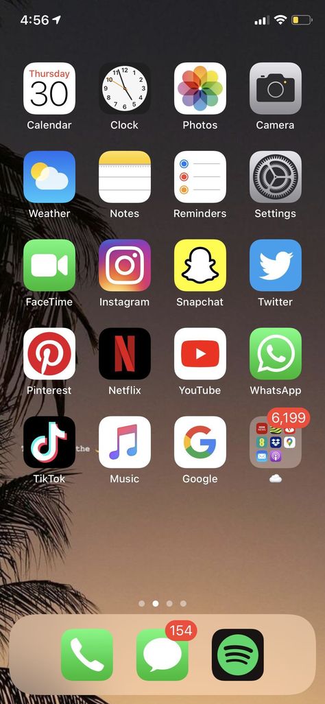 App Organizer, Organize Phone, Phone Organisation, Phone Apps Iphone, Organize Phone Apps, Iphone Life, Iphone Home Screen Layout, Screen Layout, Organization Apps