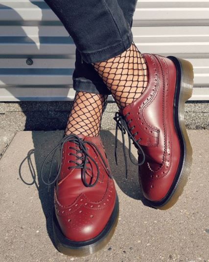 DOC’S & SOCKS: We’re all caught up in this fishnet look - a fashion forward way to style the 3989 brogue. #docsandsocks Adidas Trackies, Doctor Martens, Red Doc Martens, Doc Martens Outfits, Doc Martens Style, Martens Style, Doc Martens Outfit, Derby Outfits, Doc Martens Boots