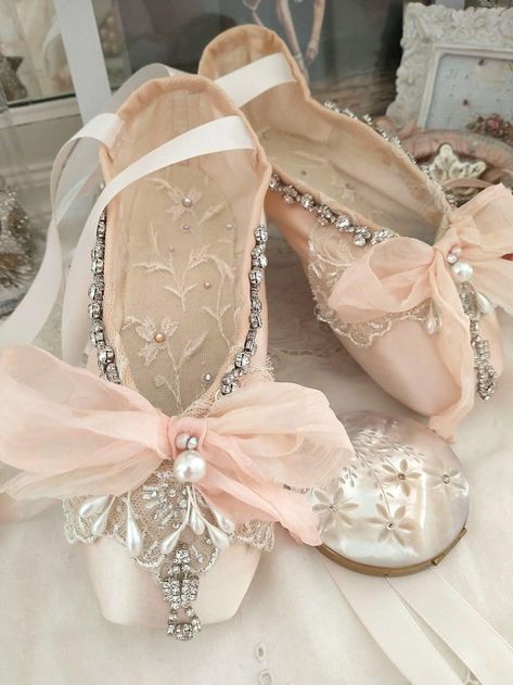 Ballet Aesthetic Pink, Decorated Pointe Shoes, Nutcracker Ideas, Angel Shoes, Wound Makeup, Pink Parisian, Toddler Ballet, Pink Ballet Shoes, Shoes Decoration