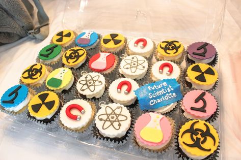 Mad Scientist Cupcakes, Science Themed Desserts, Science Cupcakes Ideas, Science Themed Snacks, Science Themed Cupcakes, Scientist Cupcakes, Science Cake Ideas, Science Cupcakes, Science Party Food