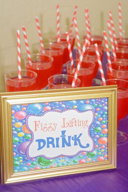 Willy Wonka Party drinks Golden Ticket Birthday Party, Fizzy Lifting Drink Willy Wonka, Wonka Themed Birthday, Willy Winks Birthday Party, Roald Dahl Birthday Party, Willy Wonka Food Ideas, Willy Wonka Party Favors, Willy Wonka Birthday Party Ideas, Willy Wonka Baby Shower Ideas