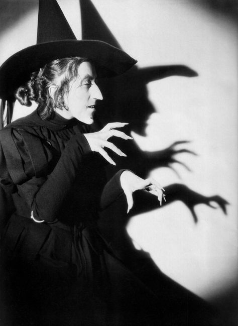 Margaret Hamilton received second and third degree burns as a result of a trapdoor malfunction during the Witch's fiery exit from Munchkinland. | The Hollywood Magic Behind "The Wizard Of Oz" Oz Büyücüsü, Margaret Hamilton, Wizard Of Oz 1939, Elvira Mistress Of The Dark, Wicked Witch Of The West, Aleister Crowley, Vampire Academy, Vampire Knight, Theme Halloween