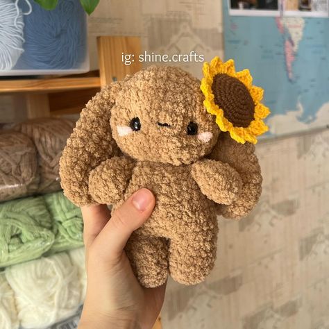 What To Crochet With Yellow Yarn, Yellow Things To Crochet, Things To Crochet With Fluffy Yarn, Kawaii Crochet Ideas, Yellow Crochet Projects, Sunflower Plush, Fuzzy Crochet, Crochet Bunnies, Crochet Yellow