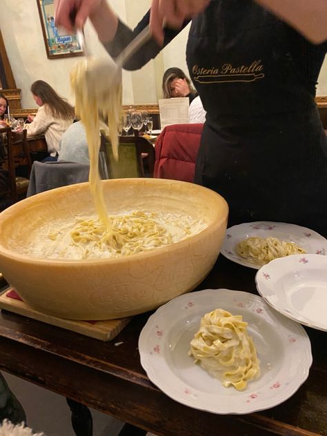 Cooking In Italy, Italy Food Aethstetic, Cheese Wheel Pasta, Florence Aesthetic, Florence Italy Food, Food In Italy, Rome Aesthetic, Florence Food, Cheese Wheel