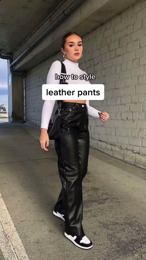 Leather Flare Pants Outfits, Leather Jeans Outfit, Leather Pants Outfit Night, Black Leather Pants Outfit, How To Style Leather Pants, Outfit Nero, Leather Trousers Outfit, Leather Pants Style, Outfits Leggins