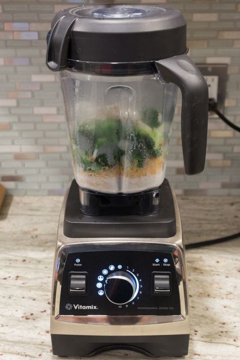 Broccoli Soup in the Vitamix before Blending Keto Vitamix Recipes, Vitamin Recipes, Vitamix Healthy Recipes, Vitamix Food Processor, Vitamix Soup Recipes, Blender Soups, Vitamix Soup, Blender Soup, Blendtec Recipes