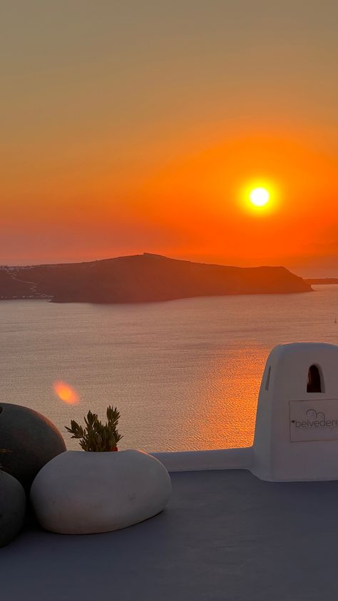 #sunset #santorini #view Santorini Aesthetic Wallpaper, Sunset In Santorini, Santorini Wallpaper Iphone, Greece Sunset Aesthetic, Italy Santorini, Santorini Greece Beaches, Santorini Greece Sunset, Mykonos Aesthetic, Mykonos Sunset