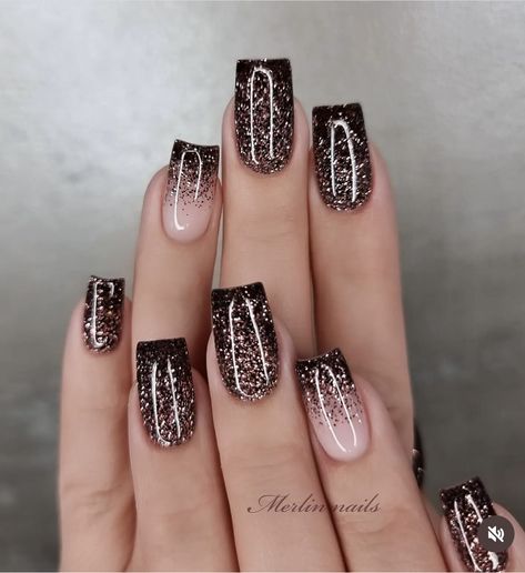 Gold Nail Inspiration, Rose Gold Nails Glitter, Rose Gold Nail, Rose Gold Nails Design, Elegant Touch Nails, Black Nails With Glitter, Golden Nails, Black And Rose Gold, Gold Nail Designs