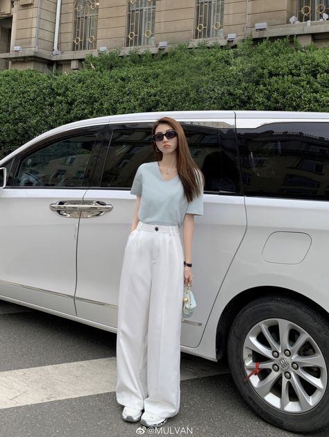 Outfit For White Pants, White Trousers Outfit Classy, Aesthetic Attire, White Trousers Outfit, Korean Pants, Modest Casual, Trousers Outfit, Modest Casual Outfits, Pants For Woman