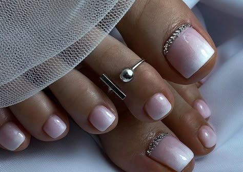 Ombre Nails Pedicure, Nude Pink Pedicure, Ombré Toe Nails, Ombre Toe Nails, Pedicure Shellac, French Toe Nails, French Pedicure Designs, Bare Nails, Pedicure Designs Toenails