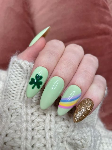 St Patrick's Day Nails - 50+ Cute Ideas for Good Luck - LynSire St Patricks Nail Designs, Shamrock Nails, Saint Patrick Nail, St Patricks Day Nails, October Nails, Easter Nails, Nails Short, Nail Arts, Nail Polishes