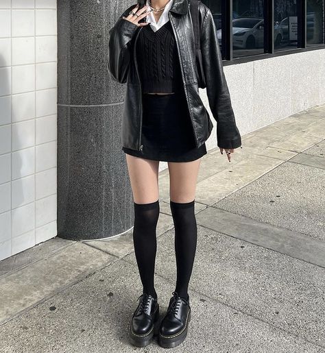 Dark Preppy Outfits, Shorts And Stockings Outfit, Black Preppy Outfit, Outfits With Thigh High Socks, Thigh High Socks Outfit, High Socks Outfits, Socks Thigh High, Black Preppy, Goth Chic