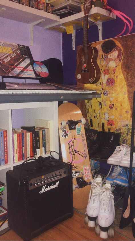 Guy Bedroom Aesthetic, Music Inspired Bedroom, Notes Theme, Skateboard Bedroom, Bedroom Aesthetic Grunge, Bedroom 80s, 80s Bedroom Ideas, Music Themed Bedroom, Skateboard Room