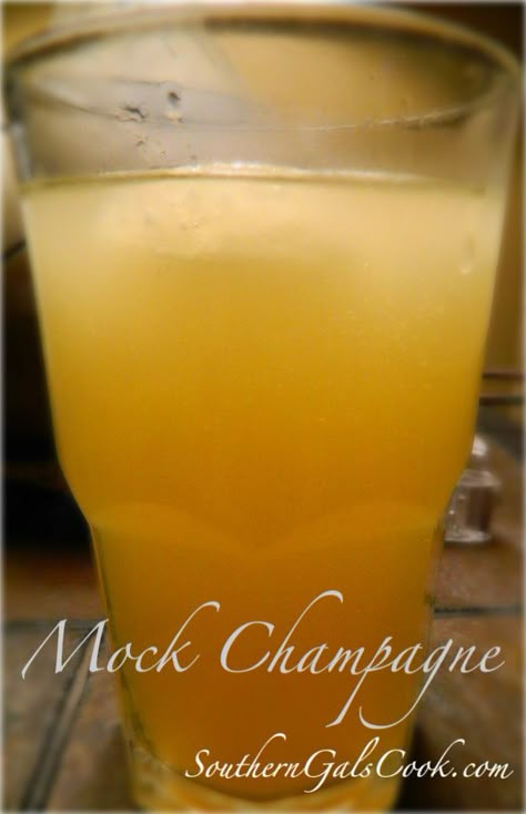 Gold Punch Recipe, Mock Champagne, House Party Drinks, Ginger Ale Punch, Champagne Punch Recipes, Wedding Punch, House Party Ideas, Wise Proverbs, Non Alcoholic Punch