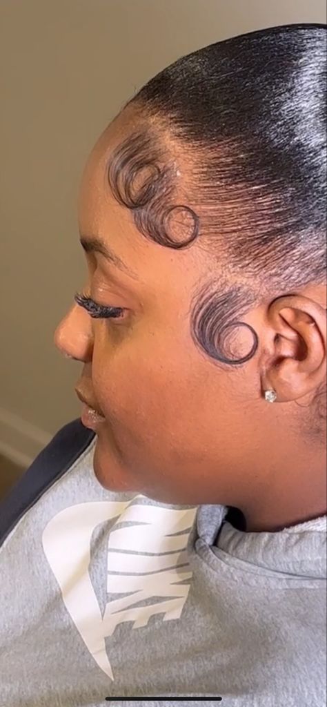 Curly Edges With Braids, Two Swoop Edges, Circle Edges Hair, Sideburn Edges, Types Of Edges Hair, Cute Edges Ideas, Cute Edges With Braids, Fluffy Edges With Braids, Swoop Edges