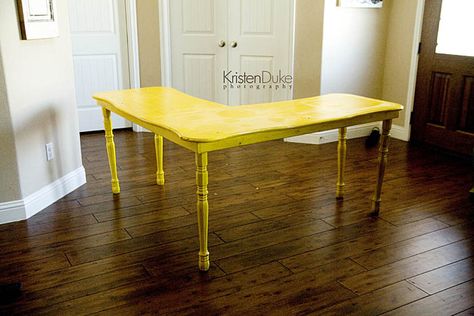 Custom Office desk~under $50 - Capturing Joy with Kristen Duke Craft Room Tables, Diy Desk Plans, Craft Table Diy, Furniture Desk, Desk Diy, Brown Rooms, Desk Plans, Home Office Table, Hemma Diy