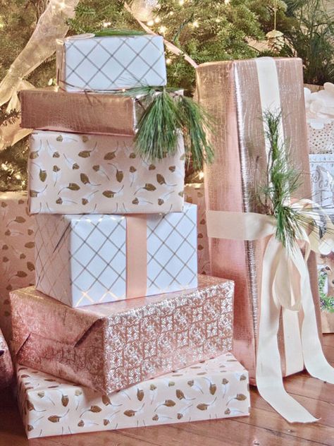 Rose Gold Holiday – Gift Wrap Ideas & Inspiration | Pretty Present Holiday Gift Wrap Ideas, Christmas Pastel, Gift Wrap Ideas, Xmas Gift Wrap, Rose Gold Christmas, Pink Xmas, Gift Wrapping Inspiration, Gold Holiday, Pink Christmas Decorations