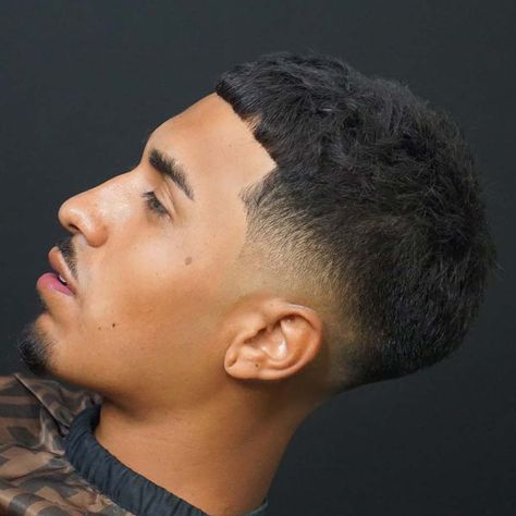 40+ Best Crop Top Fade Haircuts for Men in 2020 - Men's Hairstyle Tips #croptop #croptopfade #fadehaircut #menshairstyles #menshair #menshaircuts #menshairstylet Taper Fade Haircut Short Hair, Crop Fade Haircut Men, Crop Haircut Men, Crop Top Fade, Crop Fade, Short Taper Fade, Top Fade Haircut, Crew Cut Haircut, Easy Tattoos