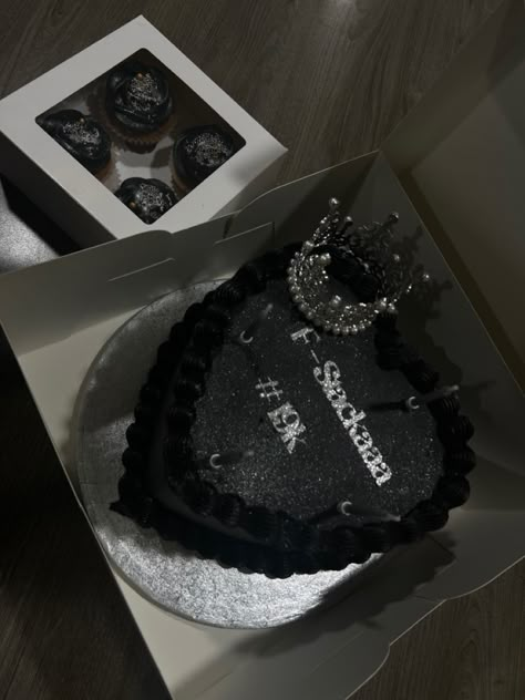 Black Cake With Silver Glitter, Black And Silver Birthday Cake Sweet 16, Heart Shaped Cakes 21 Birthday, Black Heart Birthday Cake With Glitter, Black And Gold Heart Shaped Cake, Black Virgo Cake, Sweet 16 Cakes Black, Black And Silver Cake Birthday For Women, Black And Silver Heart Cake