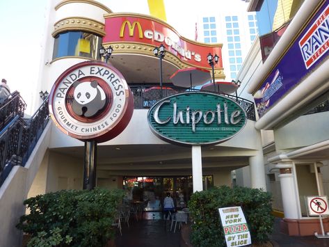 Harrah's Las Vegas has plenty of cheap and inexpensive food options just a few feet from the Las Vegas strip. Cheap Fast Food, Harrahs Las Vegas, Vegas Tips, Vegas Ideas, Las Vegas Cheap, Las Vegas Tips, Las Vegas With Kids, Flamingo Las Vegas, Las Vegas Food