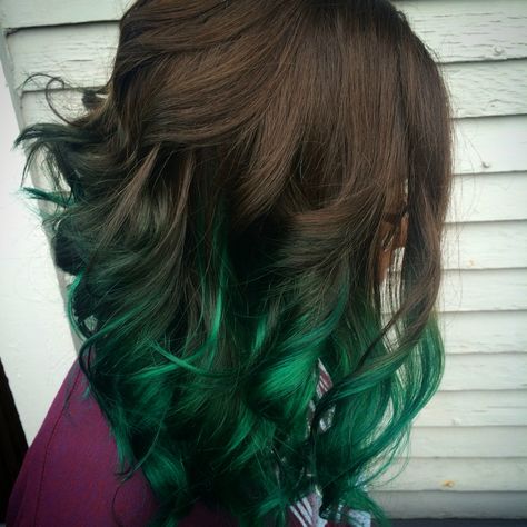 Green Balayage #green #greenhair Green Hair Streaks, Green Hair Ombre, Emerald Green Hair, Dark Ombre Hair, Emerald Hair, Ombre Curly Hair, Dark Green Hair, Hair Streaks, Ombré Hair