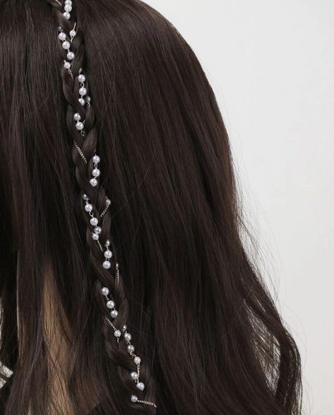 Hime Haircut, Hair Charms, Hair Chains, Open Hairstyles, Classic Hairstyles, Front Hair Styles, Pearl Hair Pins, Pearl Decor, Hair Accessories Clips