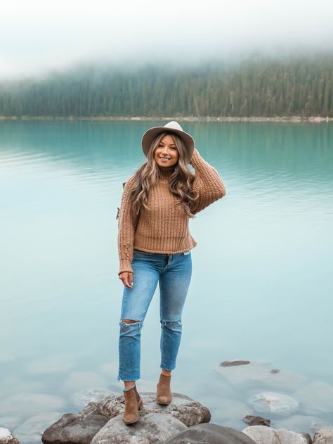 What To Wear In Banff In Autumn Type Of Outfits, Things To Pack, Fairmont Banff Springs, Fairmont Banff, Mountain Outfit, Banff Canada, Mountain Style, Warm Leggings, Puffy Jacket