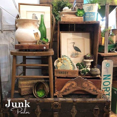 Antique Shop Display, Antique Store Displays, Thrifting Tips, Vintage Booth Display, Flea Market Booth, Vintage Store Displays, Antique Booth Displays, Antique Mall Booth, Antique Booth Ideas