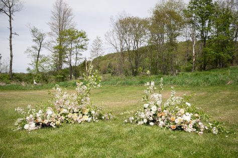 Ground arch for wedding ceremony Wedding Alter Flowers Indoor, Flower Arbour Wedding, Wedding Altar Flowers On Ground, Non Arch Wedding Ceremony, Ground Arbor Wedding, Indoor Floral Wedding, Wedding Flower Arrangements Altar, Alter Florals Wedding, Wedding Ground Arches