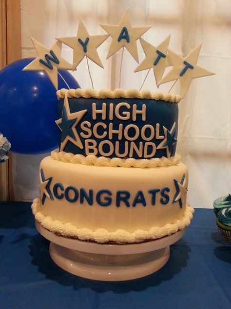 blue and white 8th grade graduation cake Middle School Graduation Party, Graduation Cake Ideas, Middle School Graduation, 5th Grade Graduation, Promotion Party, School Cake, 8th Grade Graduation, Graduation Party Planning, Graduation Party Themes