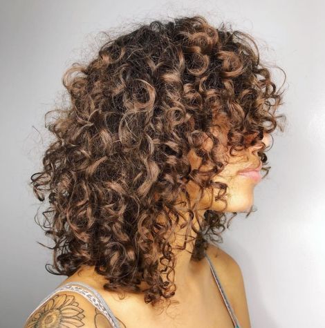 Medium Natural Layered Curly Cut Mid Length Curly Hairstyles, Layered Curly Haircuts, Thin Curly Hair, Natural Curly Hair Cuts, Layered Curly Hair, Curly Hair Photos, Naturally Curly Hair, Medium Curly Hair Styles, Haircuts For Curly Hair