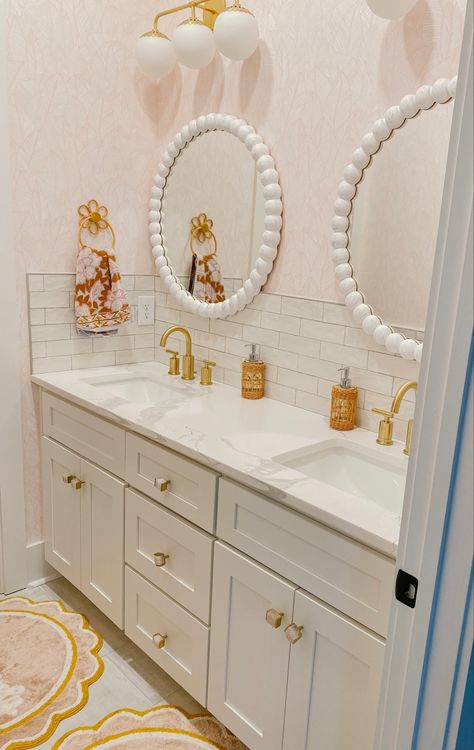 Girly Bathroom, Girl Bathrooms, Preppy Room Decor, Bath Girls, Preppy Room, Dream House Rooms, Bathroom Inspiration Decor, Girls Bathroom, Marmaris