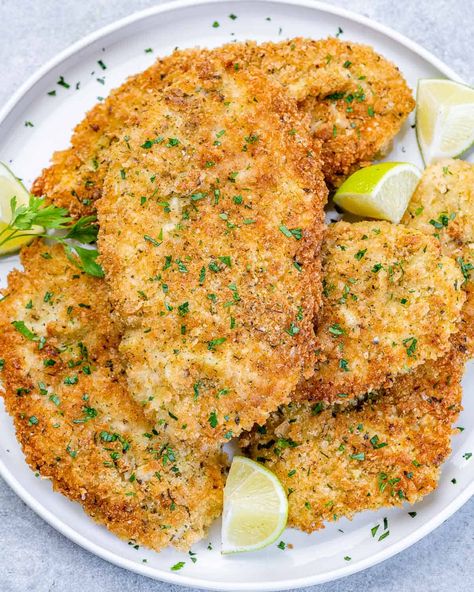 Parmesan Crusted Chicken Healthy, February Meals, Turkey Cutlet Recipes, Parmesan Crusted Chicken Breast, Milanese Recipe, Baked Parmesan Crusted Chicken, Salad Veggies, Crusted Chicken Breast, Chicken Milanese