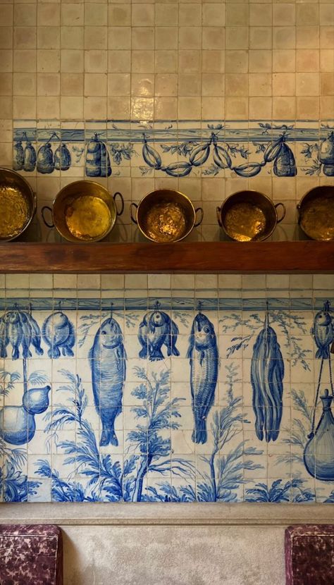 Portuguese Inspired Kitchen, Portuguese Tile Backsplash, Portuguese Style Home, Portuguese Tiles Bathroom, Portuguese Interior Design, Portuguese Tiles Kitchen, Portuguese House, Mediterranean Homes, Old Kitchen