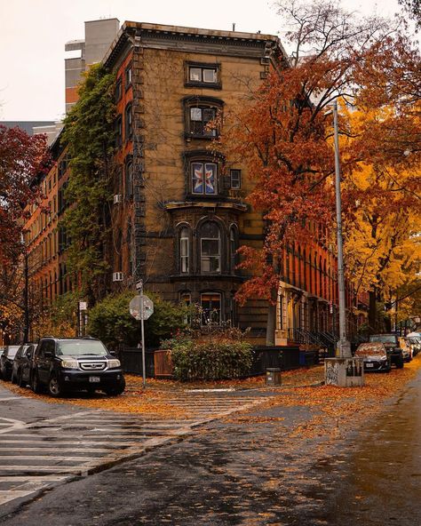 Nyc Autumn, East Village Nyc, Fall Nyc, West Village Nyc, Nyc Fall, Fall Mood Board, York Travel, Autumn In New York, East Village