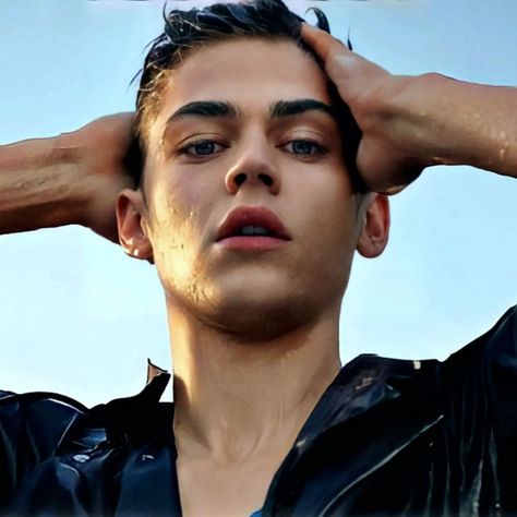 Hot Male Actors, Celebrity Crush Men, Hero Finnes, Western Boys, Hero Fiennes-tiffin And Josephine, Hero Ft, Fiennes Tiffin, Hot Hero, Out Of My League