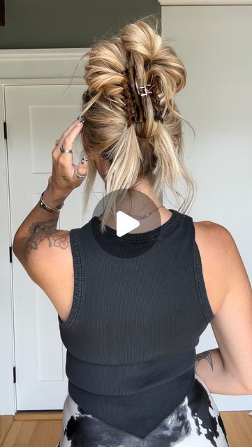 Claw Clip Messy Bun, Clip Messy Bun, Claw Clip Messy, Easy Messy Hairstyles, Long Hair Clip, Easy Hair Updos, Clip Hairstyles, Bun Hairstyles For Long Hair, Hairdo For Long Hair