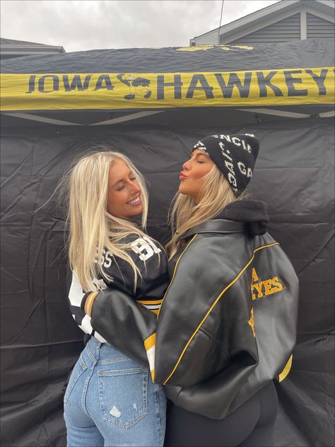 Iowa Hawkeyes Aesthetic, Iowa Hawkeyes Game Day Outfit, Steelers Game Day Outfit, Gameday Fits, Outing Outfit, Chiefs Game, Fall Games, Game Day Outfit, Nfl Outfits