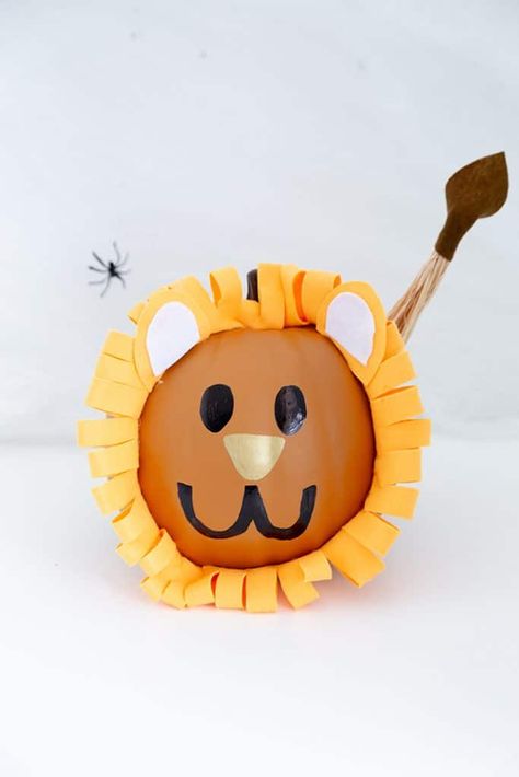 Lion Pumpkin, Pumpkin Ideas For Halloween, Creative Pumpkin Decorating, Green Spray Paint, Owl Pumpkin, Halloween Crafts Preschool, Creative Pumpkins, Ideas For Halloween, Pumpkin Ideas