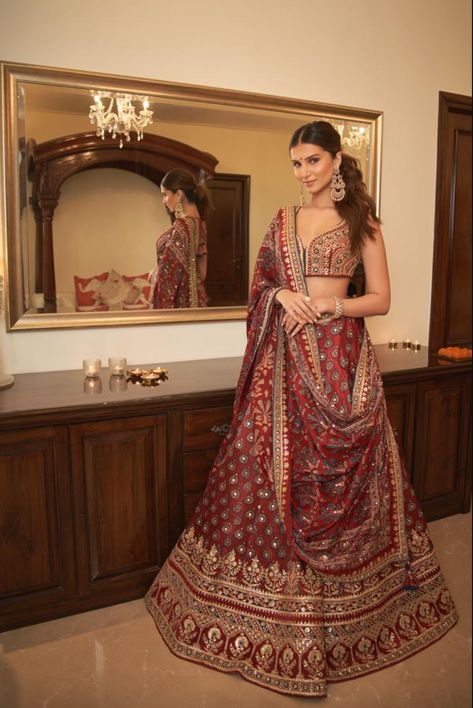 Manish Malhotra Lehenga, Indian Wardrobe, Tara Sutaria, Simple Lehenga, Bridal Dupatta, Indian Outfits Lehenga, India Style, Anita Dongre, Draping Fashion