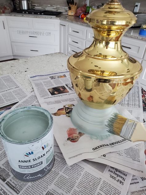 How to Paint Brass Lamps Using Chalk Paint - The Happy Farmhouse Brass Lamp Makeover, Candle Holder Makeover, Painted Lamps, Vintage Brass Lamp, Vintage Booth Display, Chalk Paint Furniture Diy, Chalk Paint Makeover, Brass Lamps, Thrift Store Diy