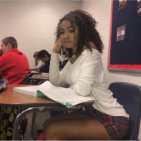 #the_blackbeauties #melanin #teammelanin #teamnatural #blackgirlsbreaktheinternet #blackbeauties #blackgirls… Teacher Outfits High School, 90s Fashion Outfits Hip Hop Party, School Outfits For College, School Outfits Highschool, Picture Day Outfits, High School Fashion, Black Teachers, First Day Of School Outfit, Girls Uniforms